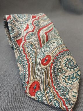 Bill Blass paisley necktie Vintage  56" USA Italy Silk